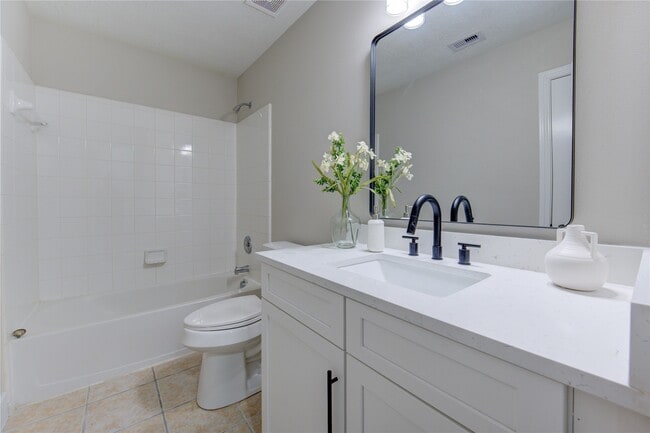 Building Photo - 5512 Canyon Bluff Ln