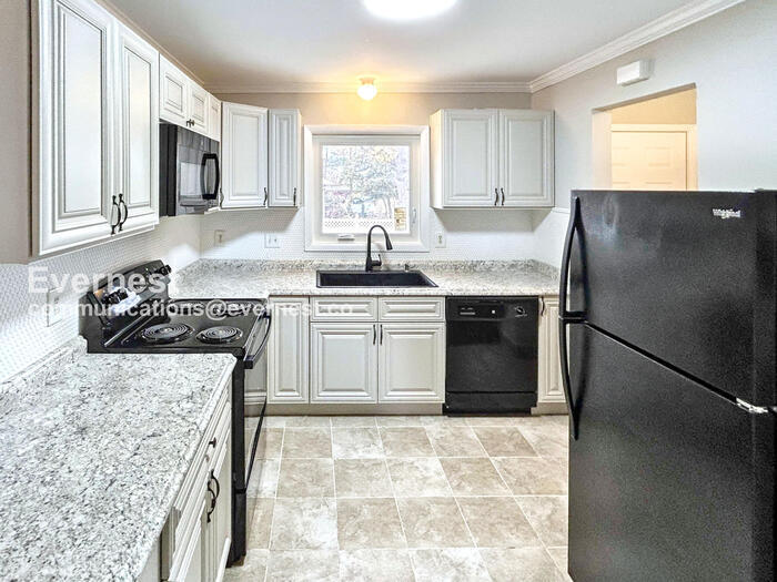 Building Photo - 3808 West End Dr