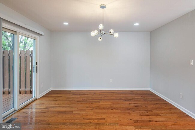 Building Photo - 7 Exeter Ct