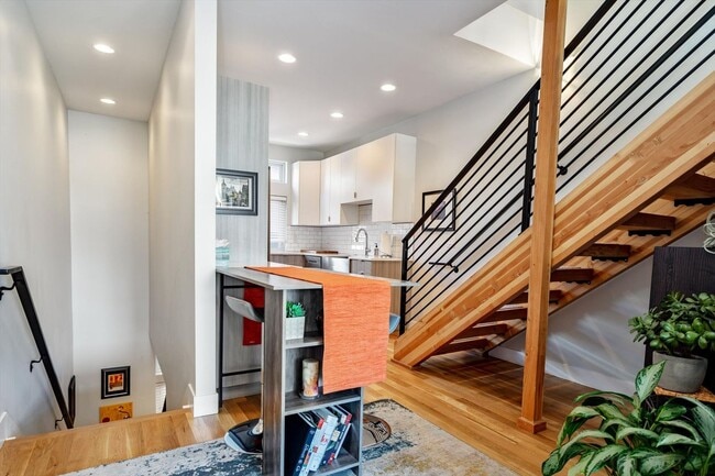Building Photo - 4-Story Furnished 2BD, 2.5BA LoHi Townhome with Rooftop Deck
