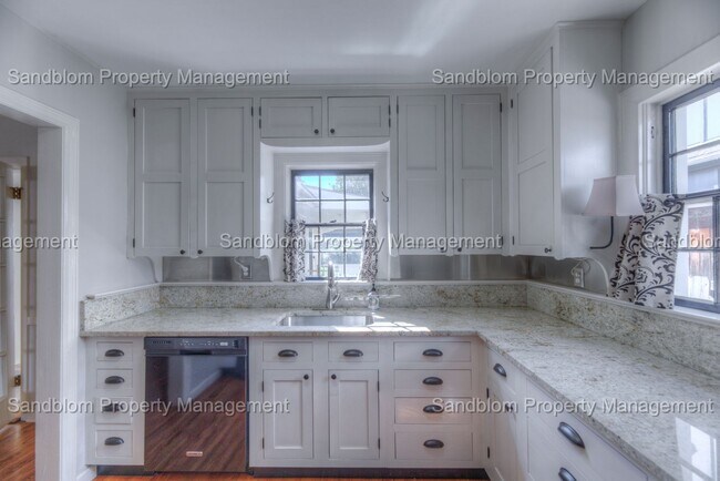 Building Photo - For Lease | Brookside | $1800 Rent | Available now!