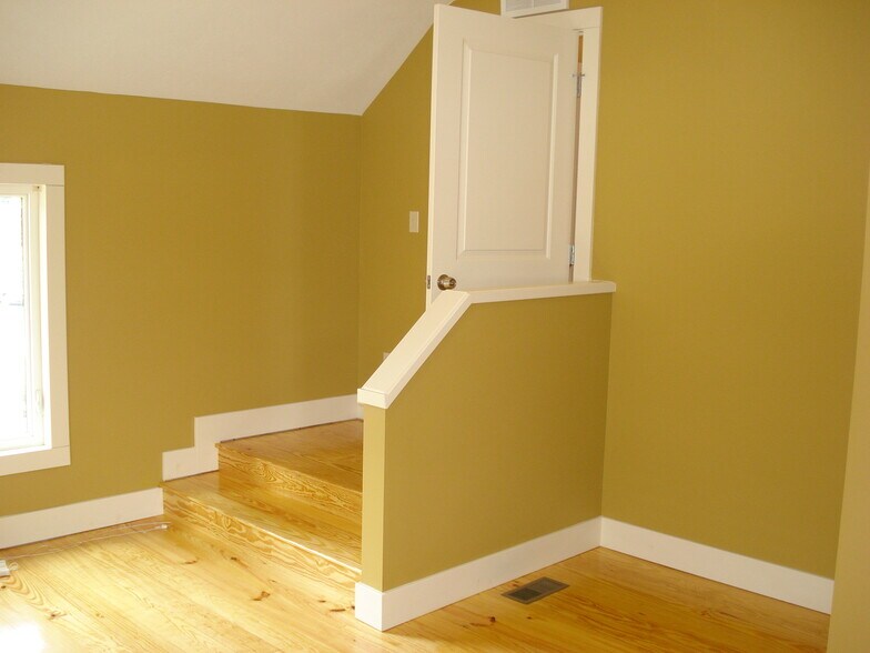 Building Photo - 832 Michigan St NE