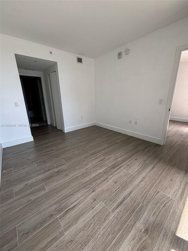 Building Photo - 121 NE 34th St