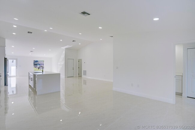Building Photo - 13875 63rd Rd N