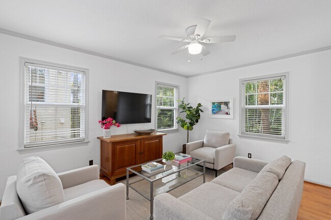 Building Photo - 727 Claremore Dr