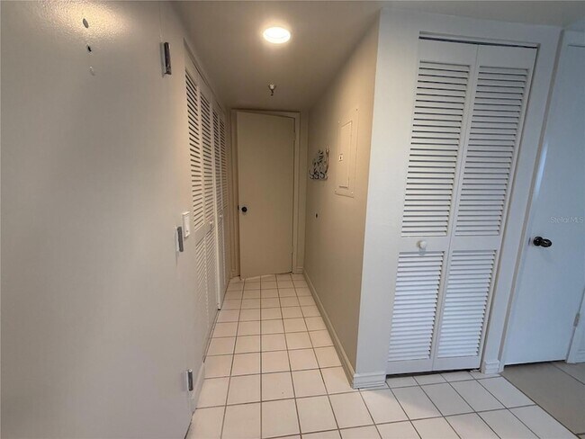 Building Photo - 6009 Sea Ranch Dr