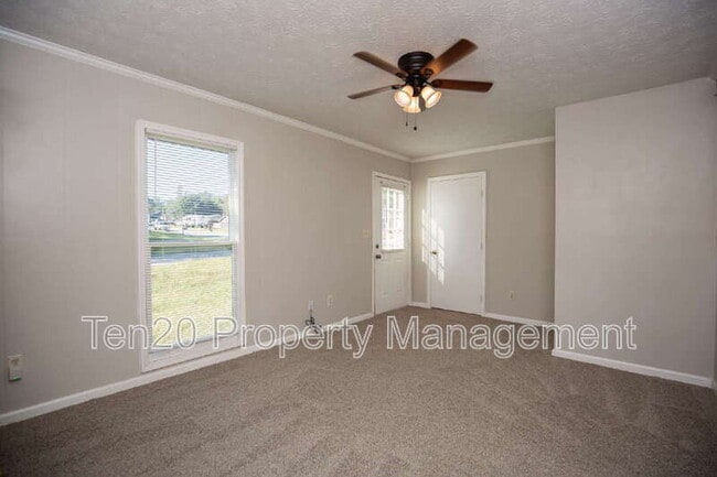 Building Photo - 4500 Linda Dr