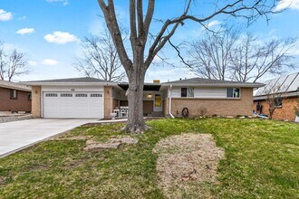 Building Photo - Great Location in Lakewood!