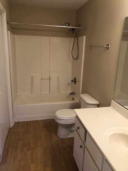 Building Photo - 105 Underhill Dr