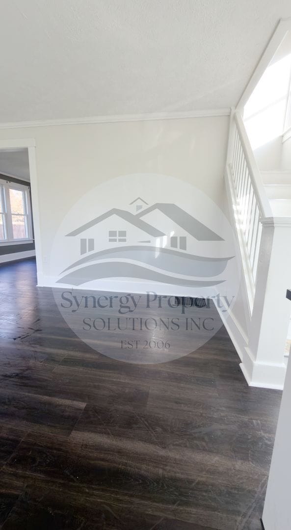 Building Photo - Crestline Home Available Now