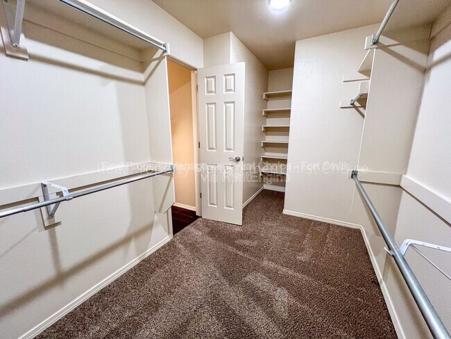 Building Photo - 420 Ridge Point Dr