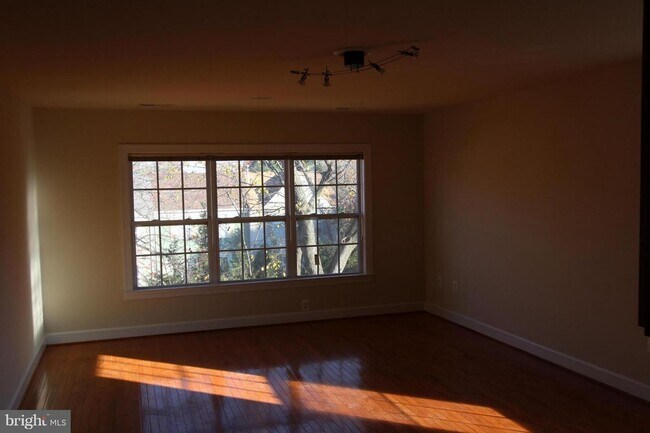 Building Photo - Discover this beautifully updated end unit townhome offering a perfect blend of style, comfort, a...