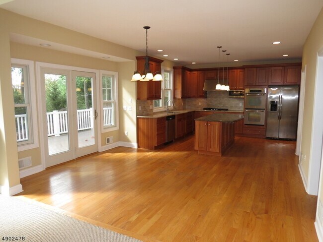 Building Photo - 22 Riverview Dr