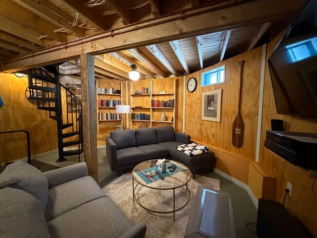 Building Photo - Modern, Tiny Home Retreat with Bonus Studio, Pet Friendly- Becket, MA