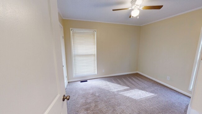 Building Photo - Charming 3 Bedroom Home with Modern Update...