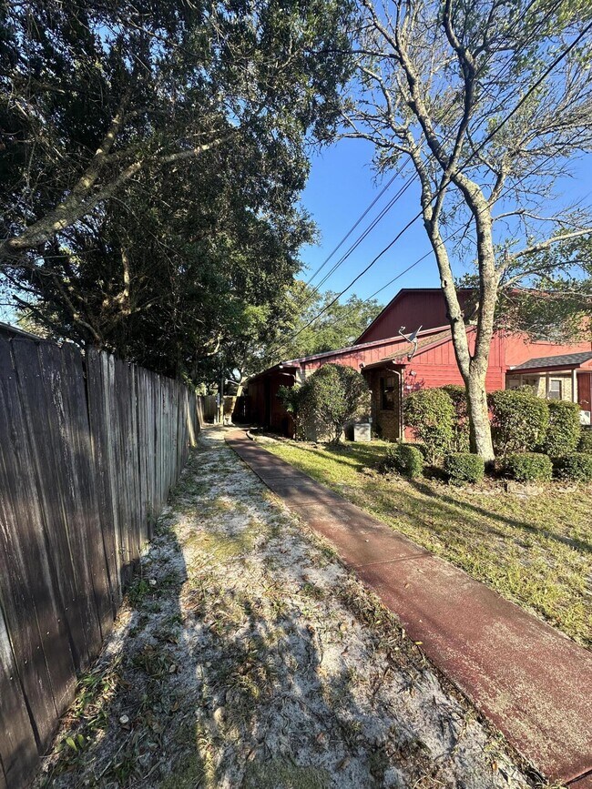 Building Photo - 334 Woodham Ct