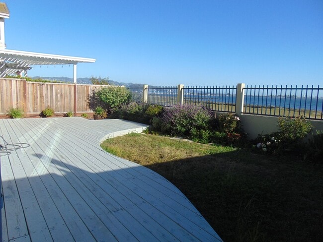Building Photo - Gorgeous 2 story home available now in Gat...