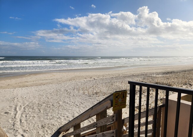 Building Photo - Beautiful Townhome 2 Bedroom 2.5 Bathroom Lease Special!!! 1 month free rent!!!!