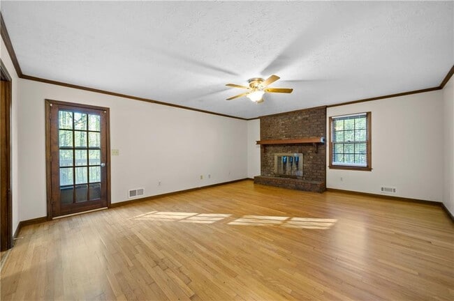 Building Photo - 1131 Lafayette Dr SW