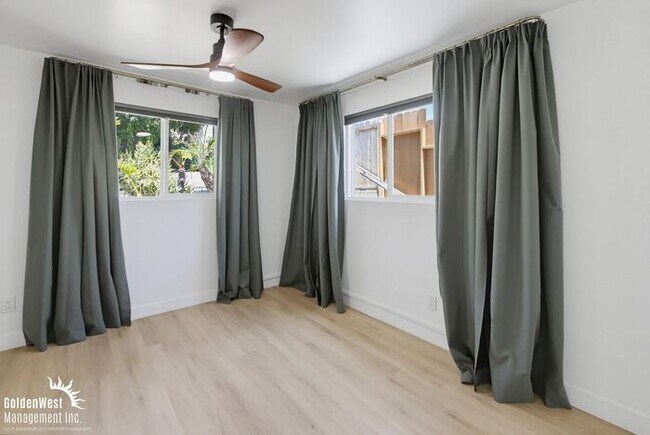 Building Photo - Stylishly Updated 3Bdm 2Ba Main Home in San Diego - MI Special!