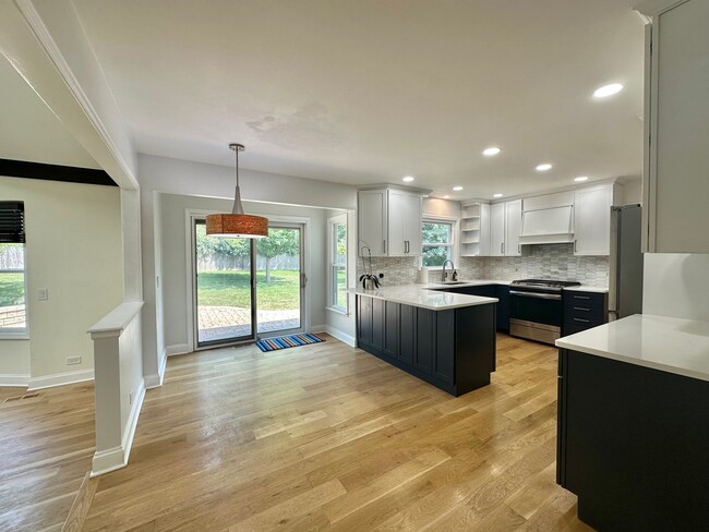 Building Photo - 1648 Dartmouth Ct