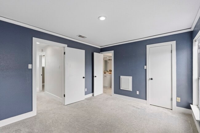 Building Photo - 1063 Country Pl Dr