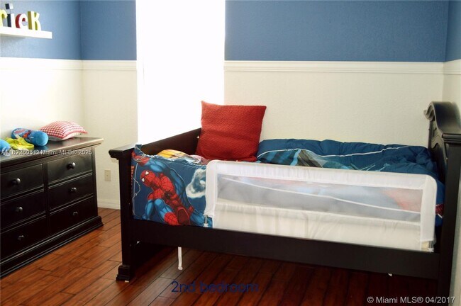 Building Photo - 4421 Seneca Ave