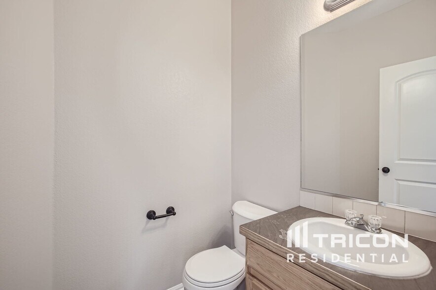 Building Photo - 7363 Ocean Ridge St