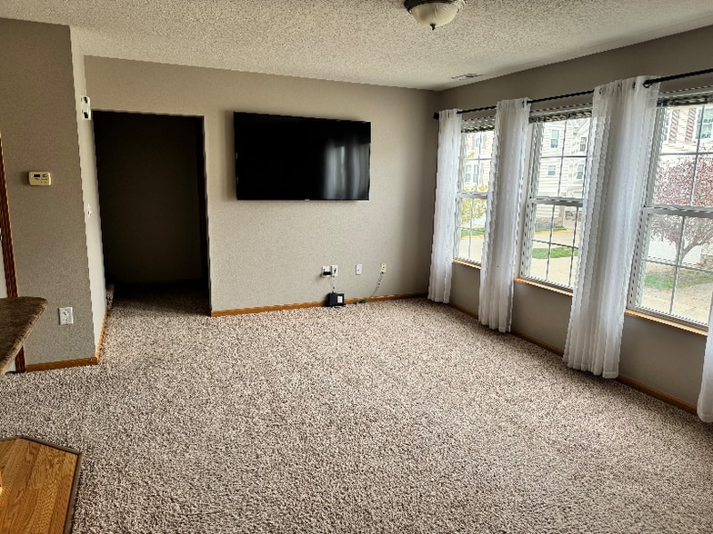 Building Photo - 3032 SW Arlan Ln