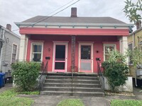 Building Photo - Charming Algiers Point Apartment