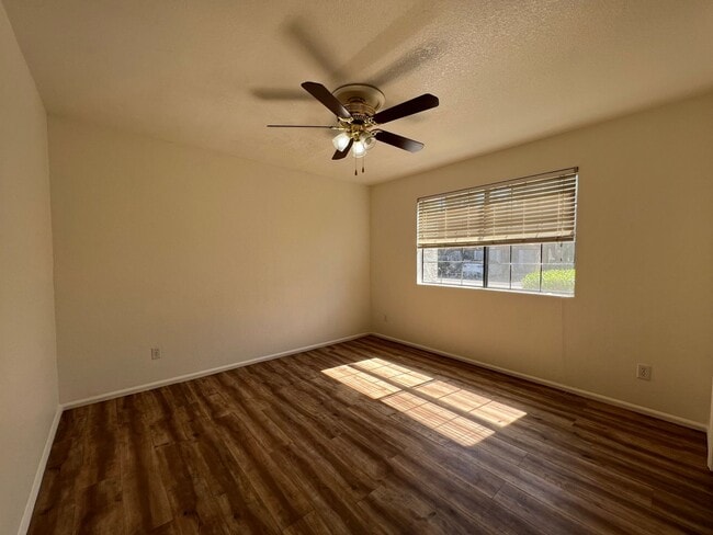 Building Photo - Apply Here www.realty480pm.appfolio.com/listings