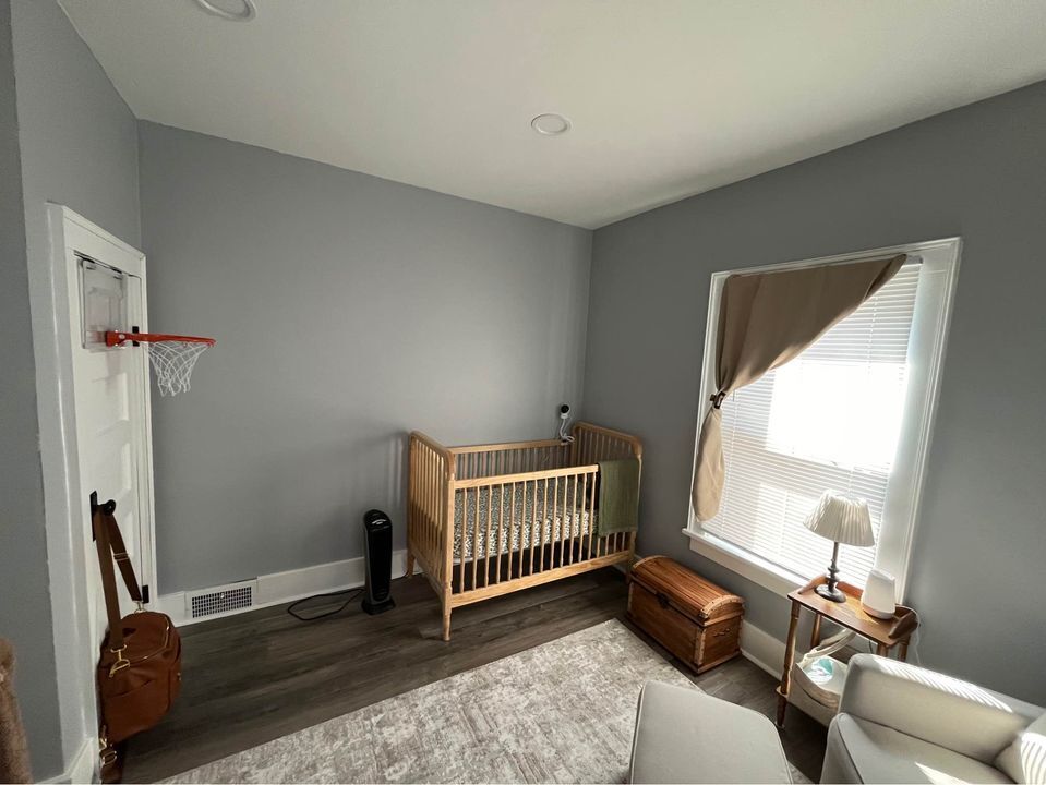 Building Photo - 806 W Broadway St