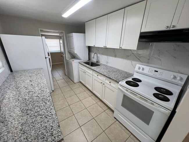 Building Photo - 809 W Warren St