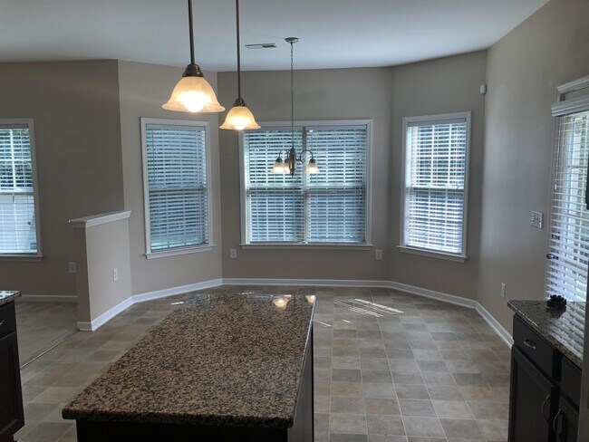 Building Photo - 12 Loyalist Rd