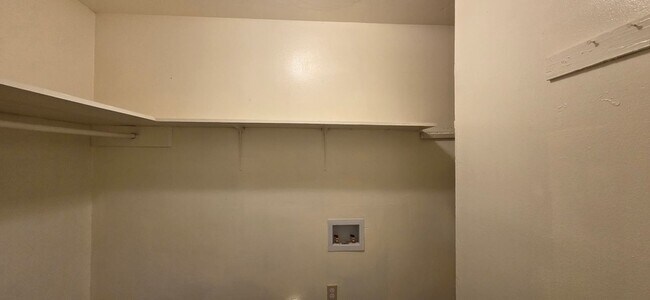 Building Photo - Almost Ready! 3 Bedroom 2 Bath Duplex in Longview!