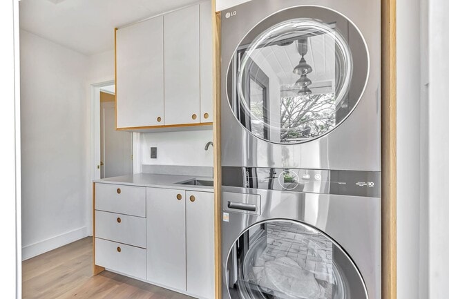 Building Photo - Remodeled Home in near Downtown Mountain View