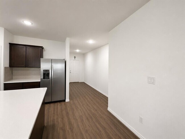 Building Photo - 1008 Bluewood Bend