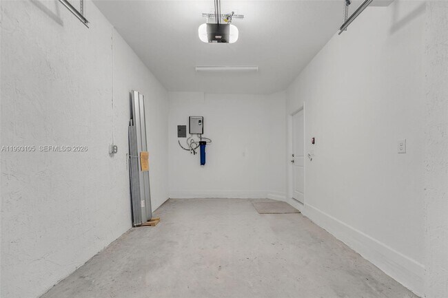 Building Photo - 2425 SE 28th Dr