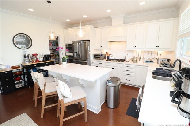 Building Photo - 556 Balsam Fir Dr