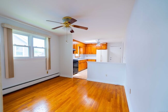 Building Photo - 326 Grovers Ave