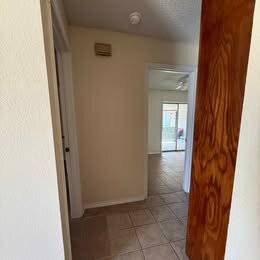 Building Photo - 505 Hackberry St