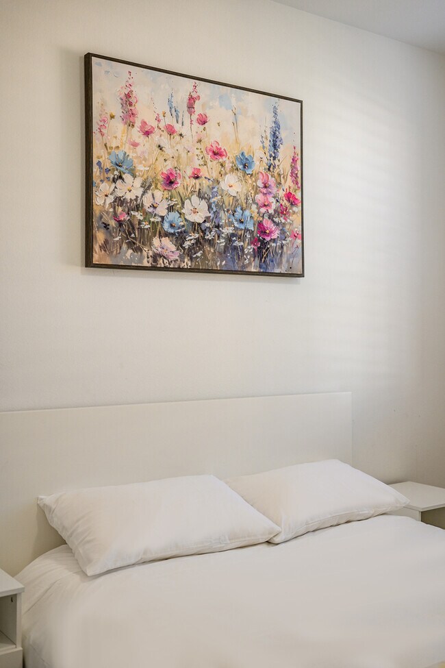 Building Photo - 110 Sugar Cane