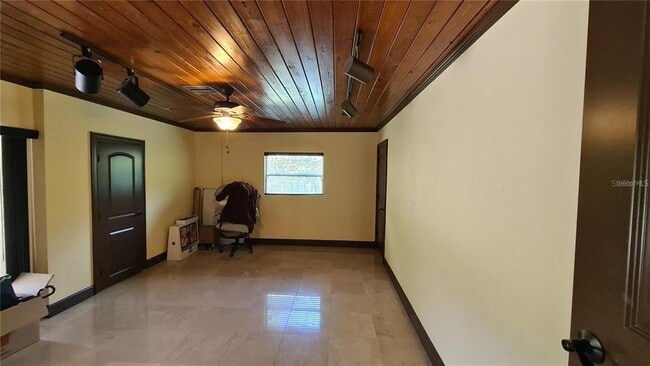 Building Photo - 1515 S West Shore Blvd