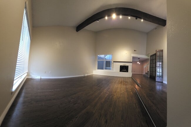 Building Photo - Spacious 4BR3BA House in Aurora