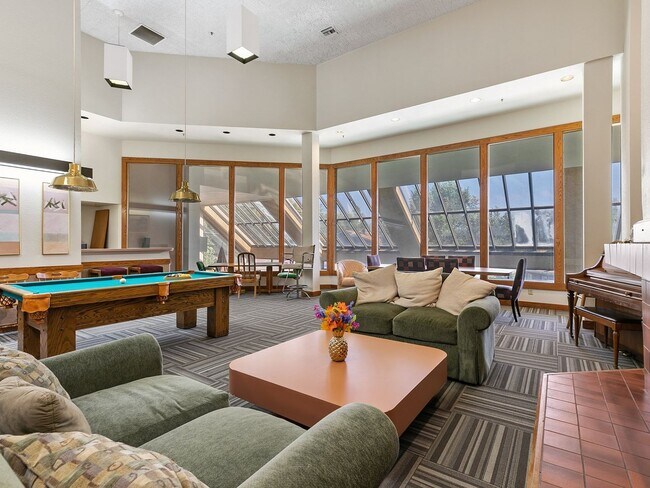 Building Photo - Unique fully furnished one bedroom condo i...