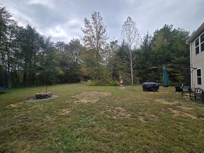 Building Photo - Best Lot in the Neighborhood – Beautiful L...