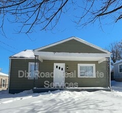 Building Photo - 1724 Parkamo Ave