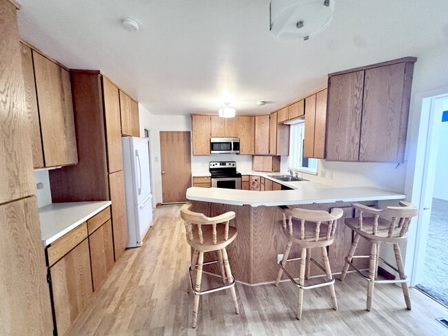 Building Photo - 501 E Sumac Ave