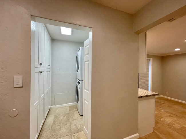 Building Photo - Charming 3 Bedroom 2 Bath Home in Old Town...