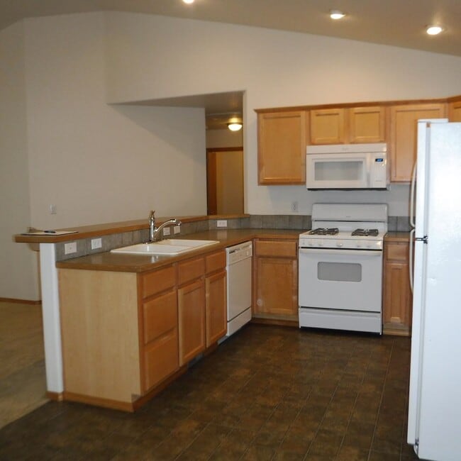 Building Photo - Single Level 3 Bed/2 Bath Home in SE Bend - Conifer Ave